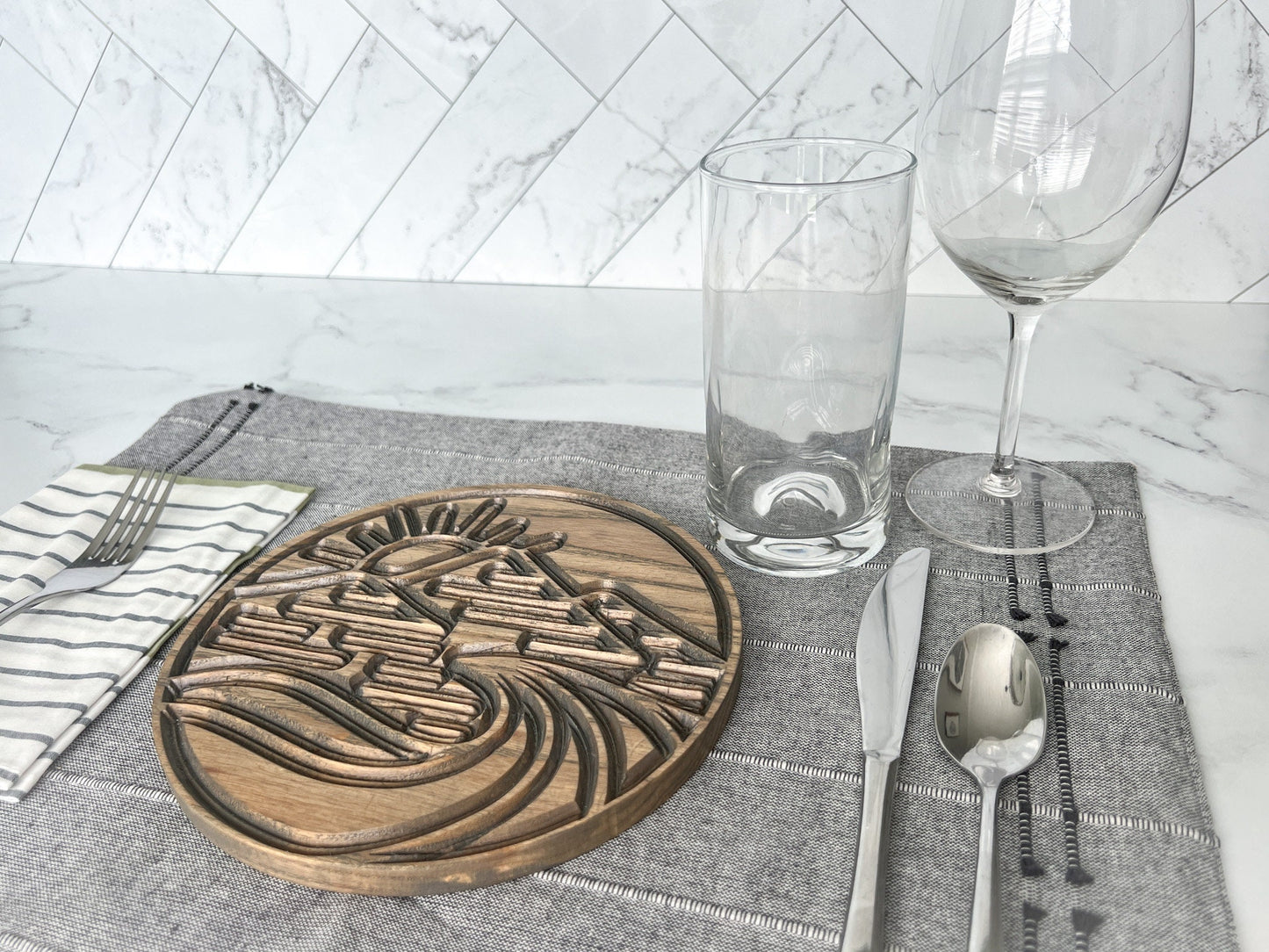 Round Trivet with Mountains & Ocean Waves, Serving Tray, Wood Trivet for Dining Table, Dining Accessories, Wood Gifts, Hot Tray, Pot Holder